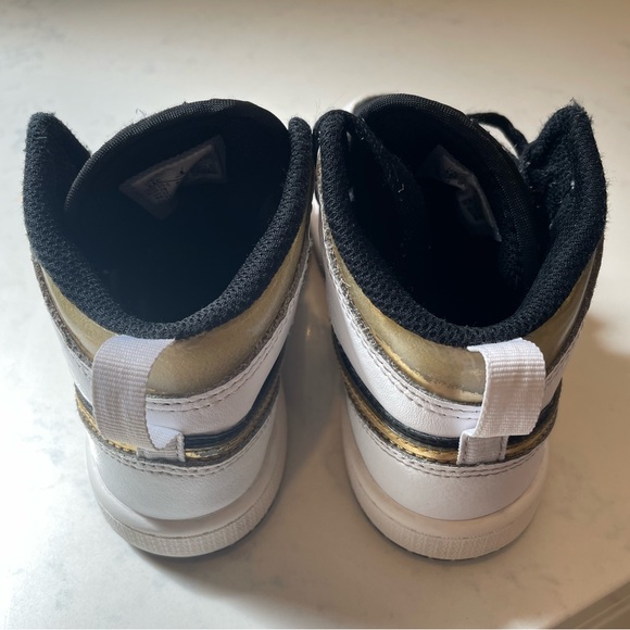 Air Jordan 1 gold/black size 11c - Picture 2 of 4